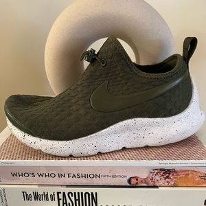 Green Nike Sneakers women’s size 6